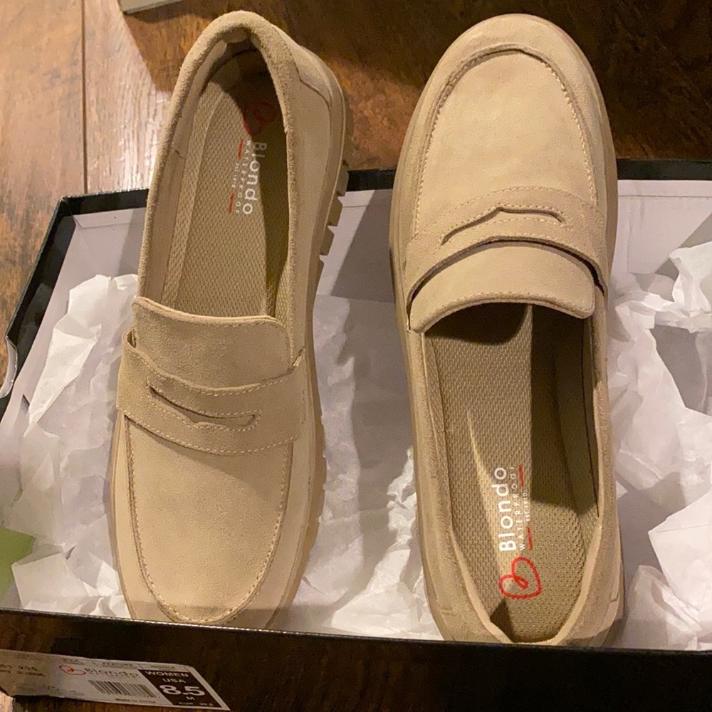 Blondo waterproof Sand/ suede women’s loafer